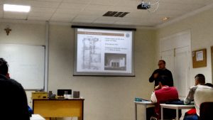Francisco Javier Martínez Rodríguez explicando la historia del Poniente almeriense